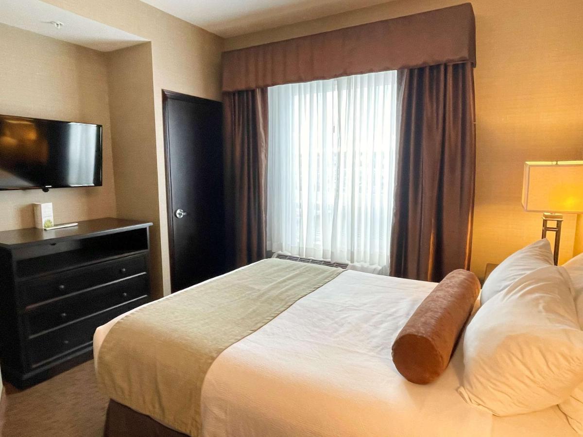 Best Western Plus Okotoks Inn & Suites מראה חיצוני תמונה