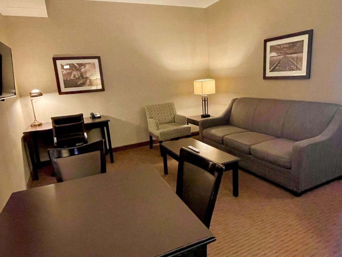 Best Western Plus Okotoks Inn & Suites מראה חיצוני תמונה