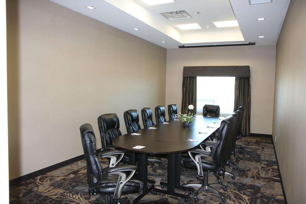 Best Western Plus Okotoks Inn & Suites מראה חיצוני תמונה