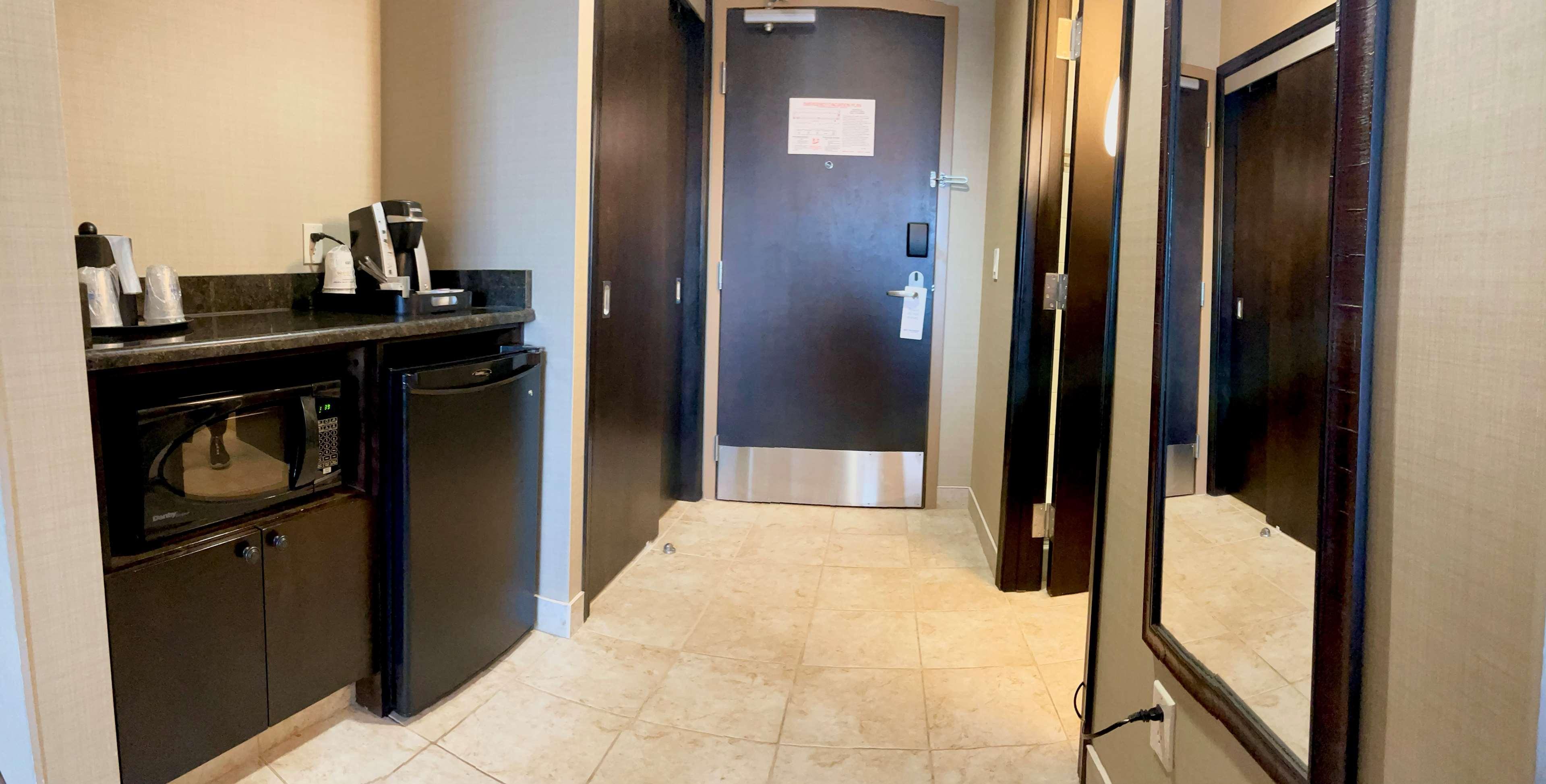 Best Western Plus Okotoks Inn & Suites מראה חיצוני תמונה