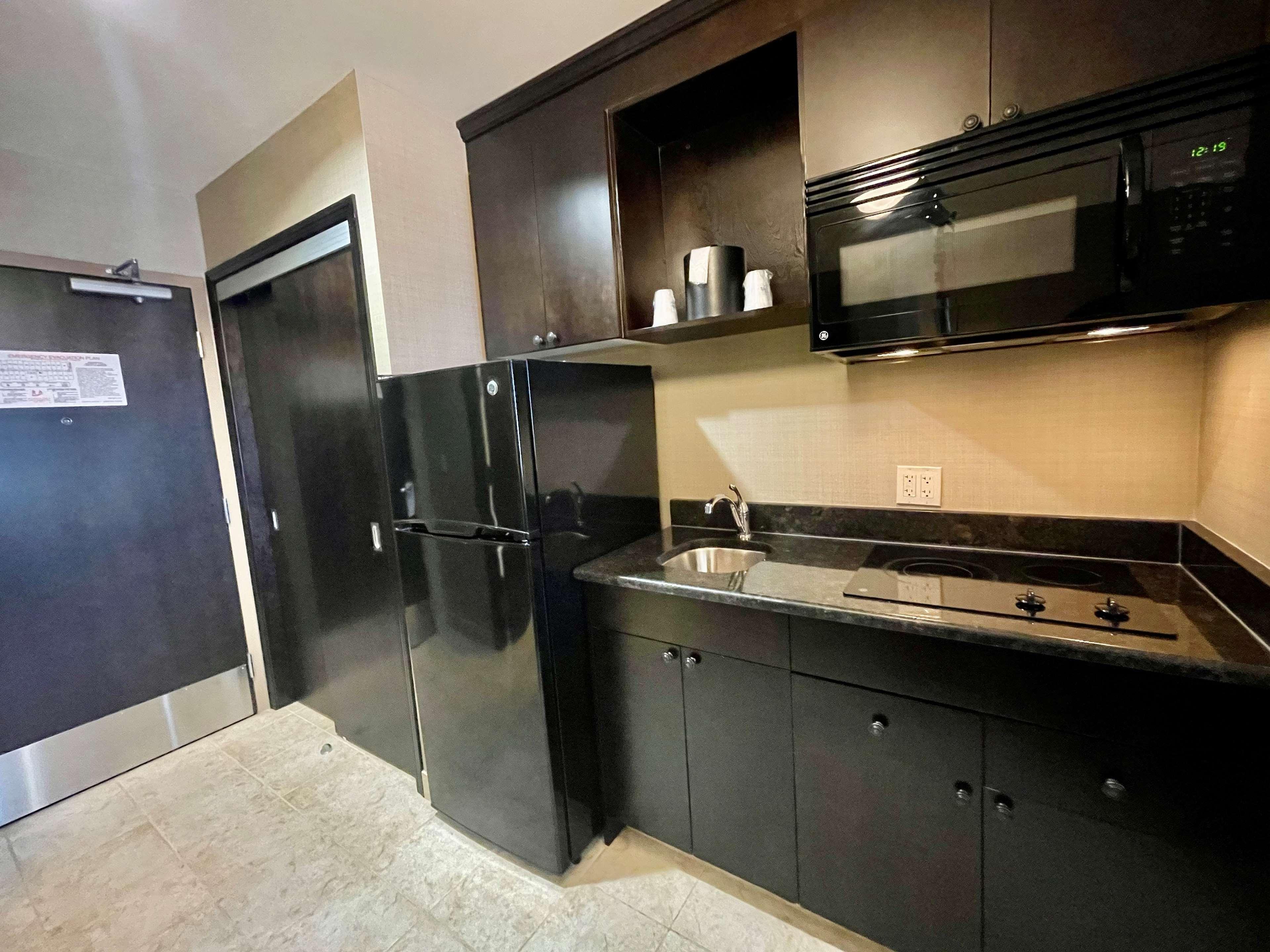 Best Western Plus Okotoks Inn & Suites מראה חיצוני תמונה