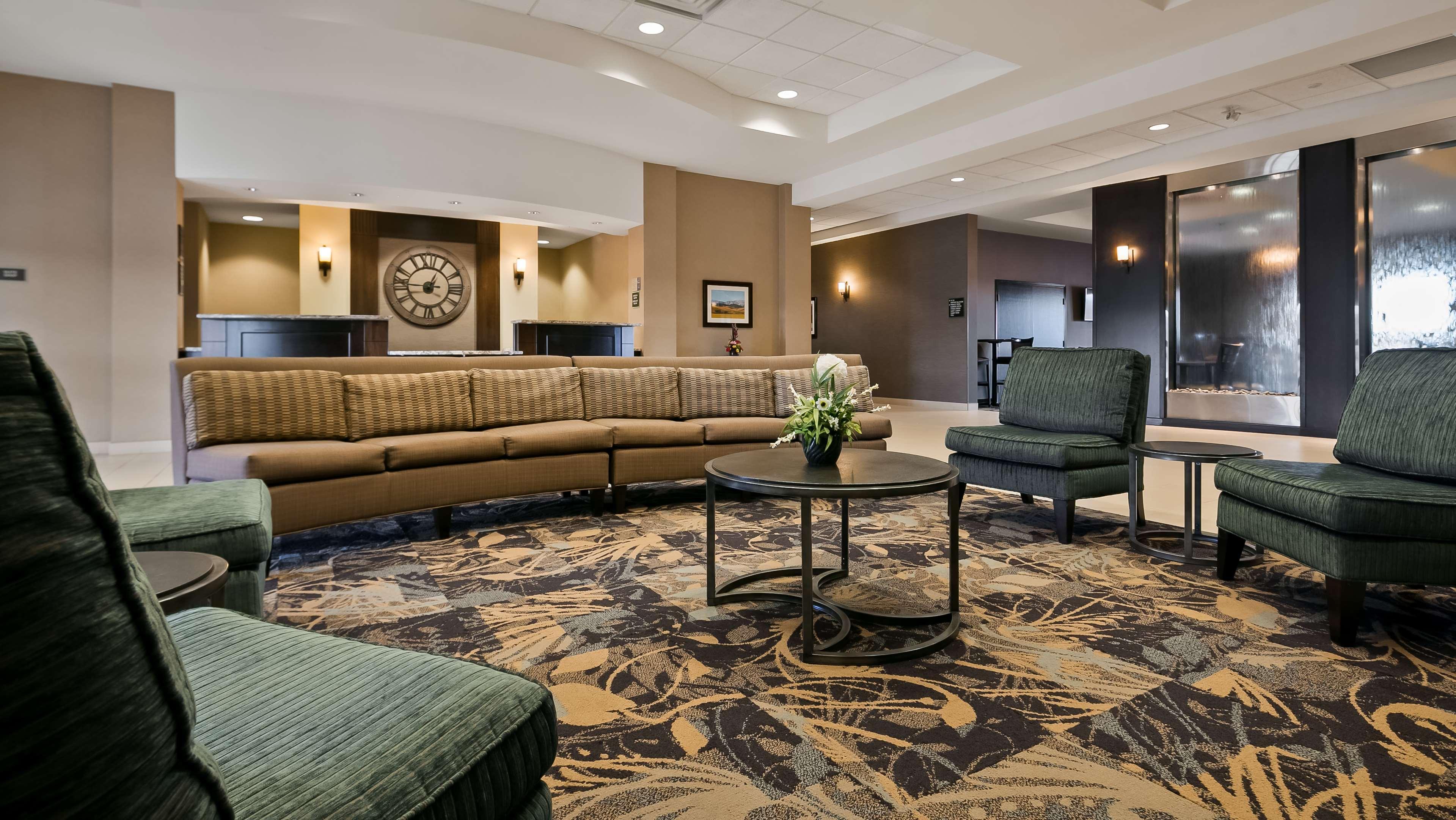 Best Western Plus Okotoks Inn & Suites מראה חיצוני תמונה