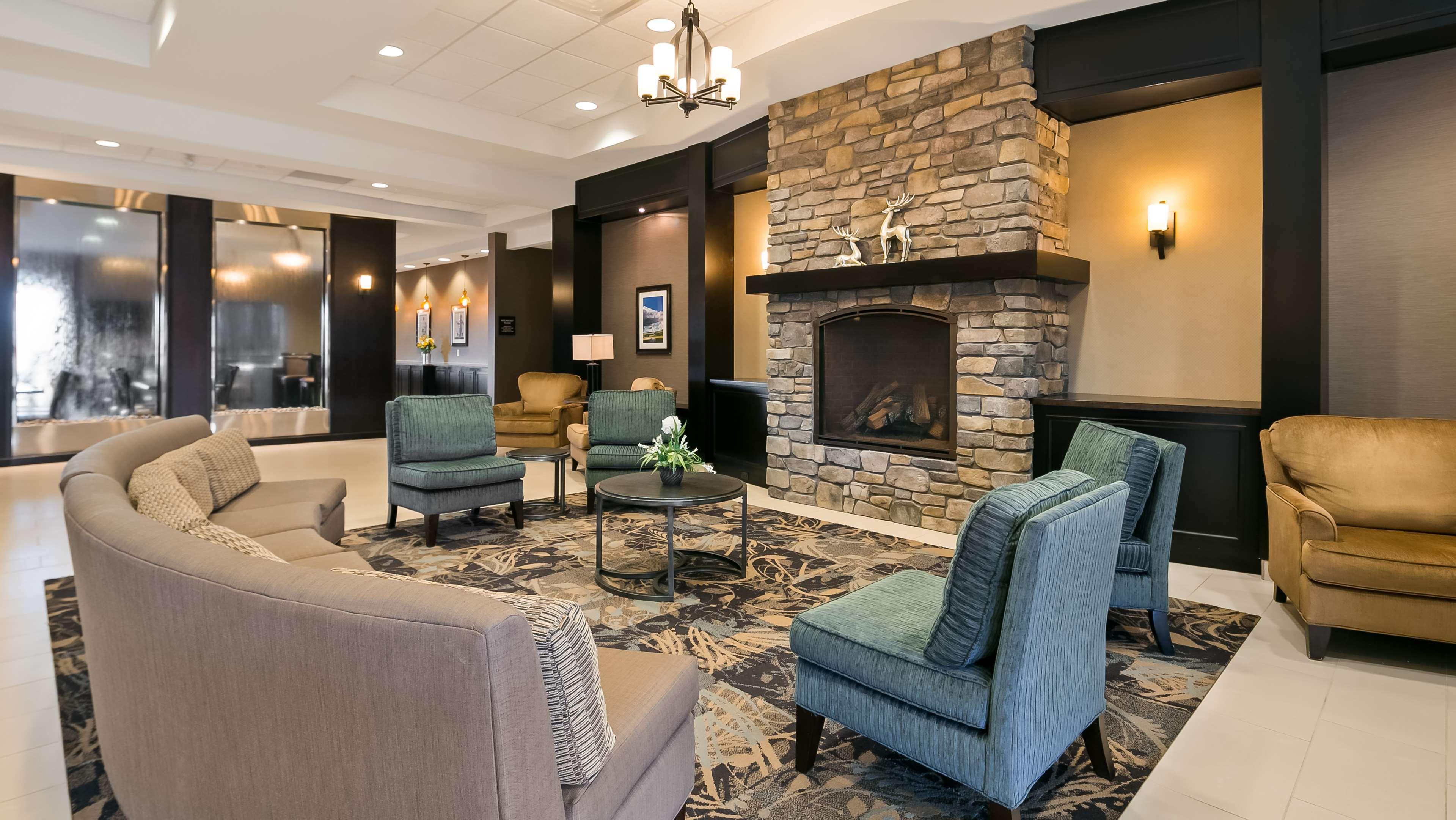 Best Western Plus Okotoks Inn & Suites מראה חיצוני תמונה