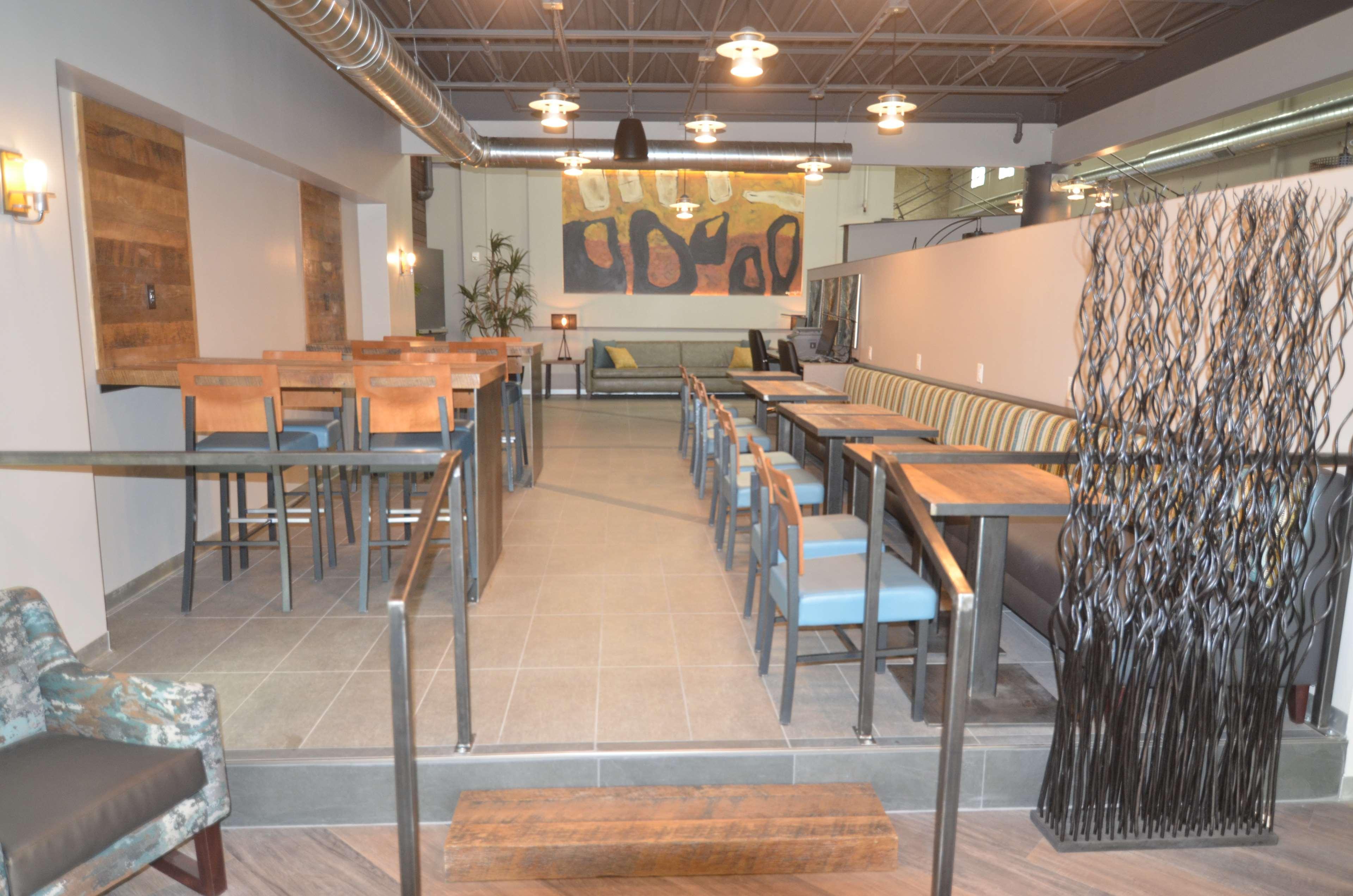 Best Western Plus Okotoks Inn & Suites מראה חיצוני תמונה