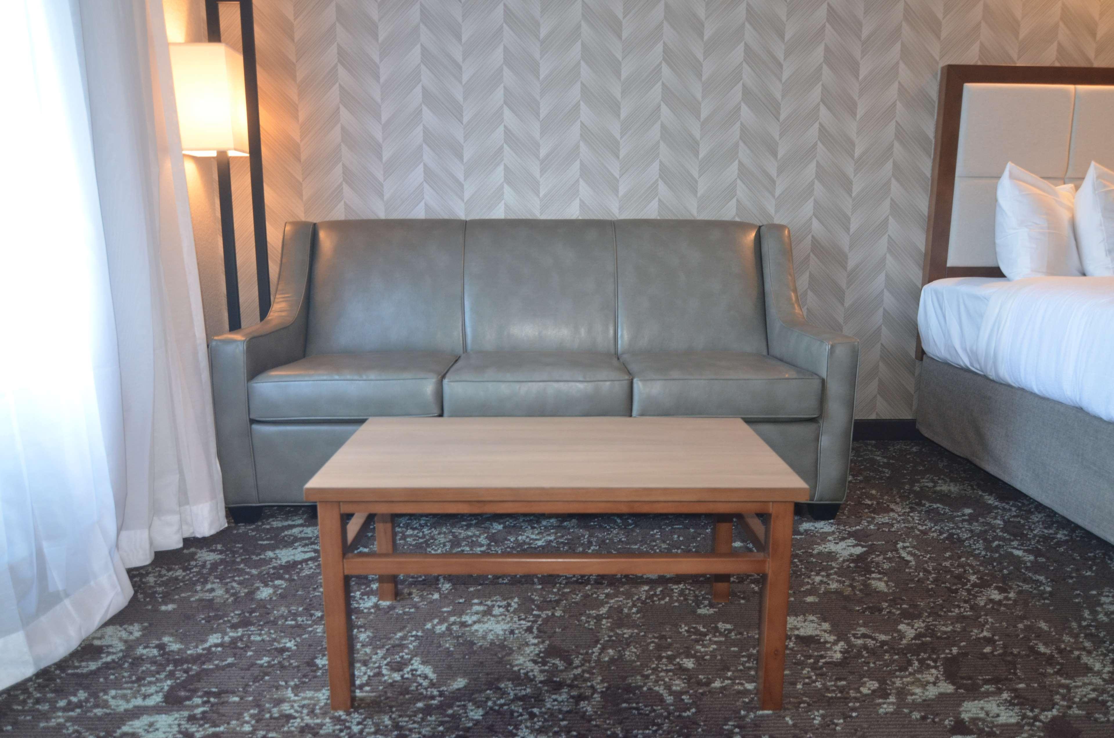 Best Western Plus Okotoks Inn & Suites מראה חיצוני תמונה