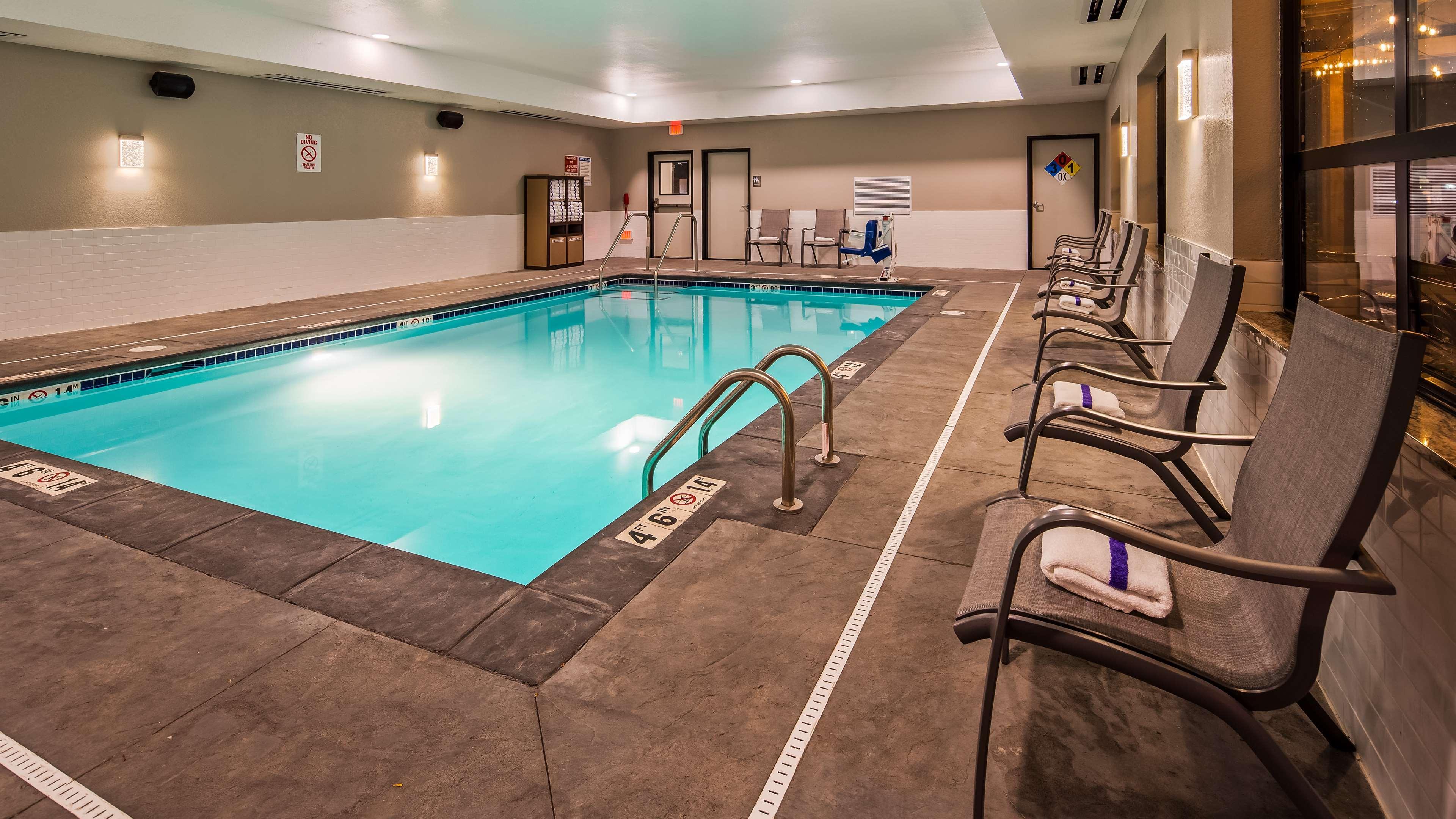 Best Western Plus Okotoks Inn & Suites מראה חיצוני תמונה