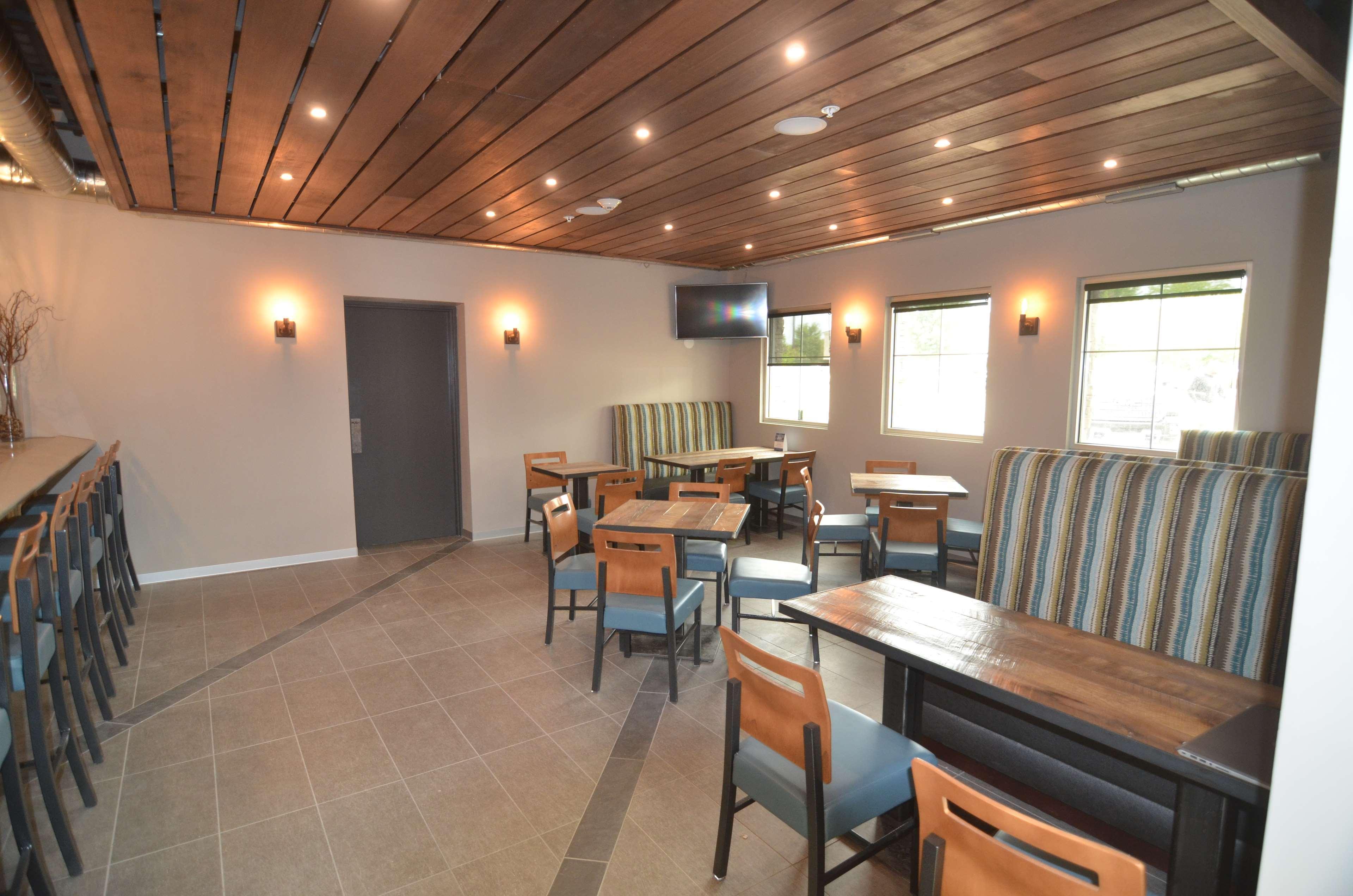 Best Western Plus Okotoks Inn & Suites מראה חיצוני תמונה