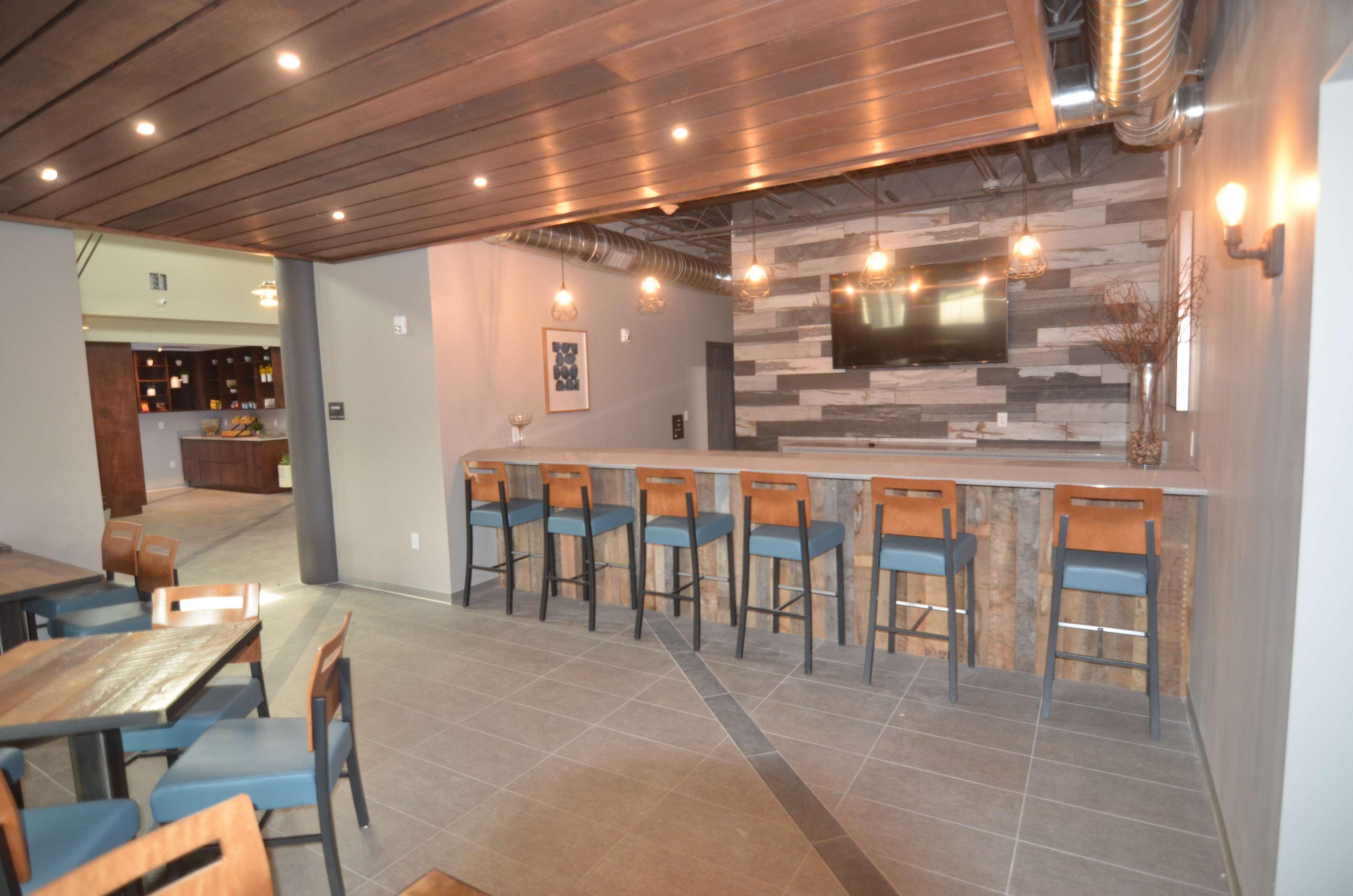 Best Western Plus Okotoks Inn & Suites מראה חיצוני תמונה