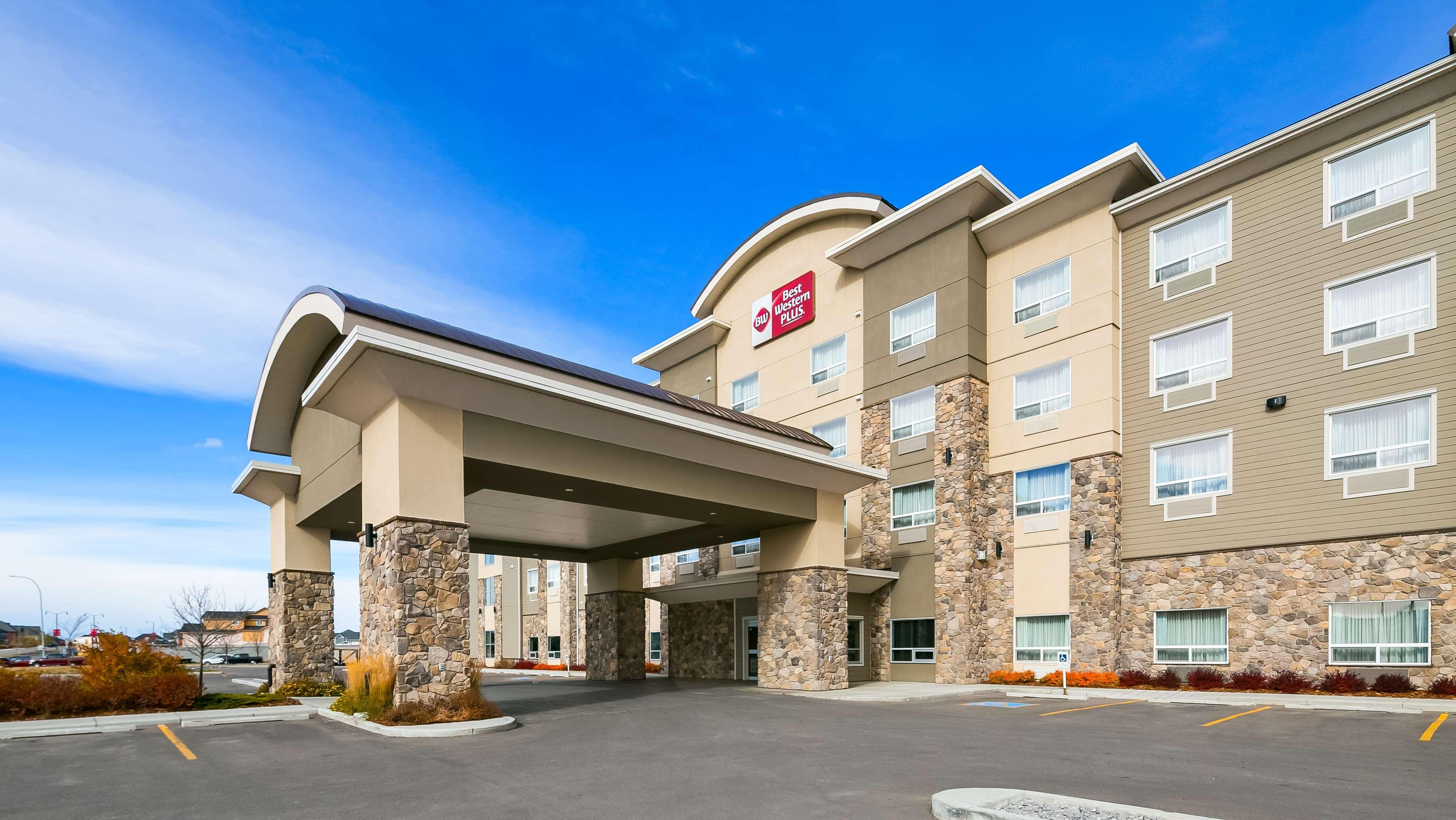 Best Western Plus Okotoks Inn & Suites מראה חיצוני תמונה