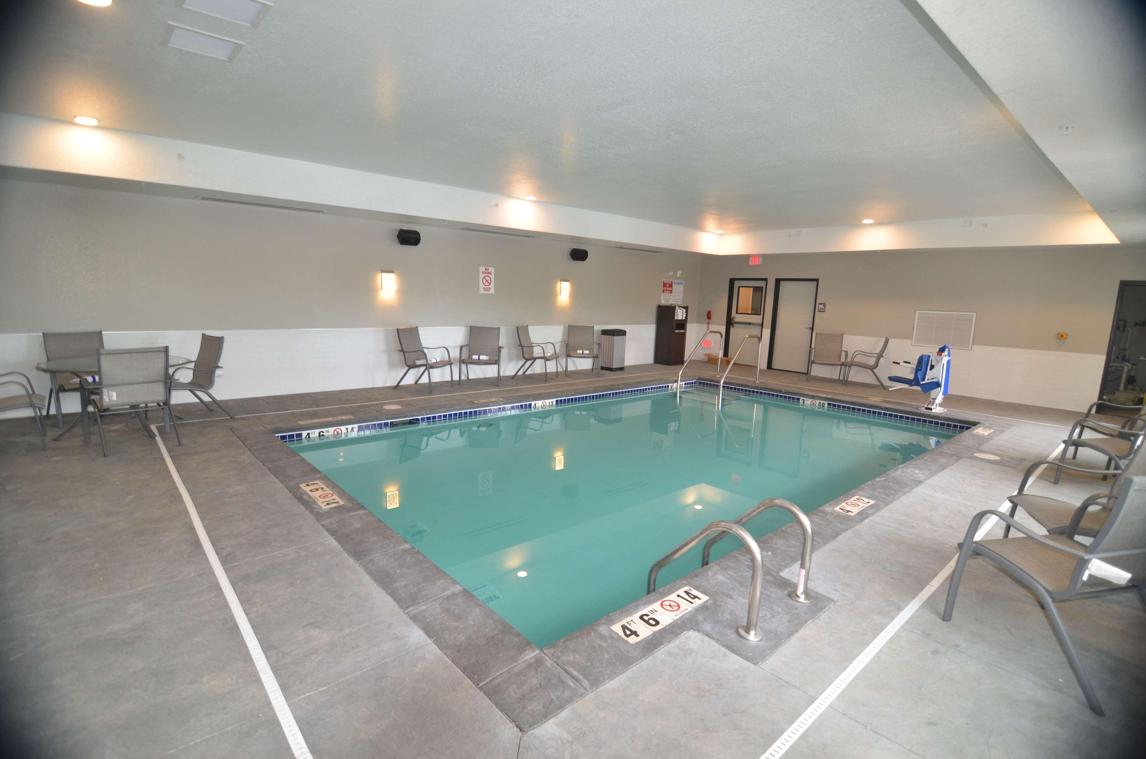Best Western Plus Okotoks Inn & Suites מראה חיצוני תמונה