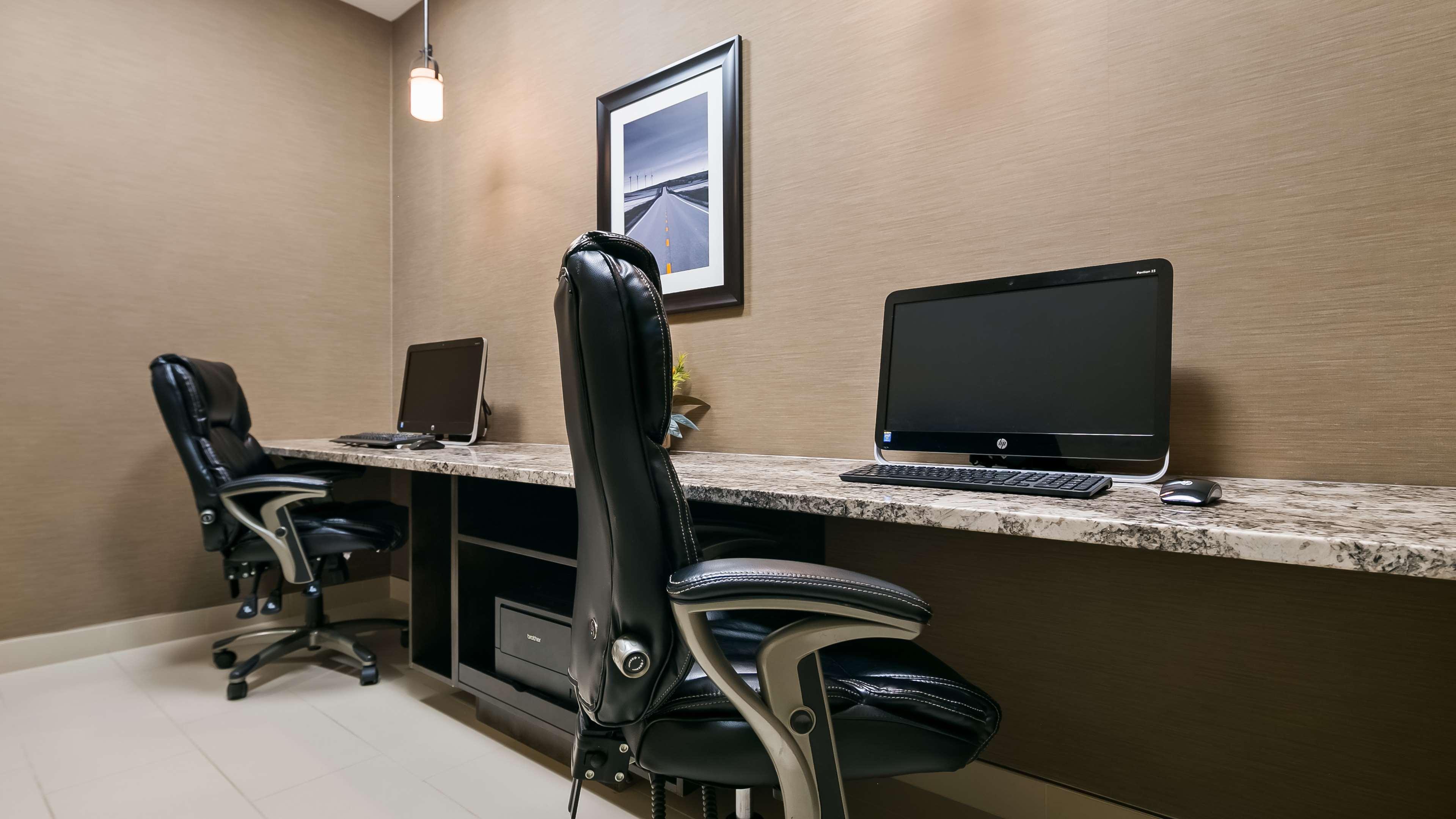 Best Western Plus Okotoks Inn & Suites מראה חיצוני תמונה
