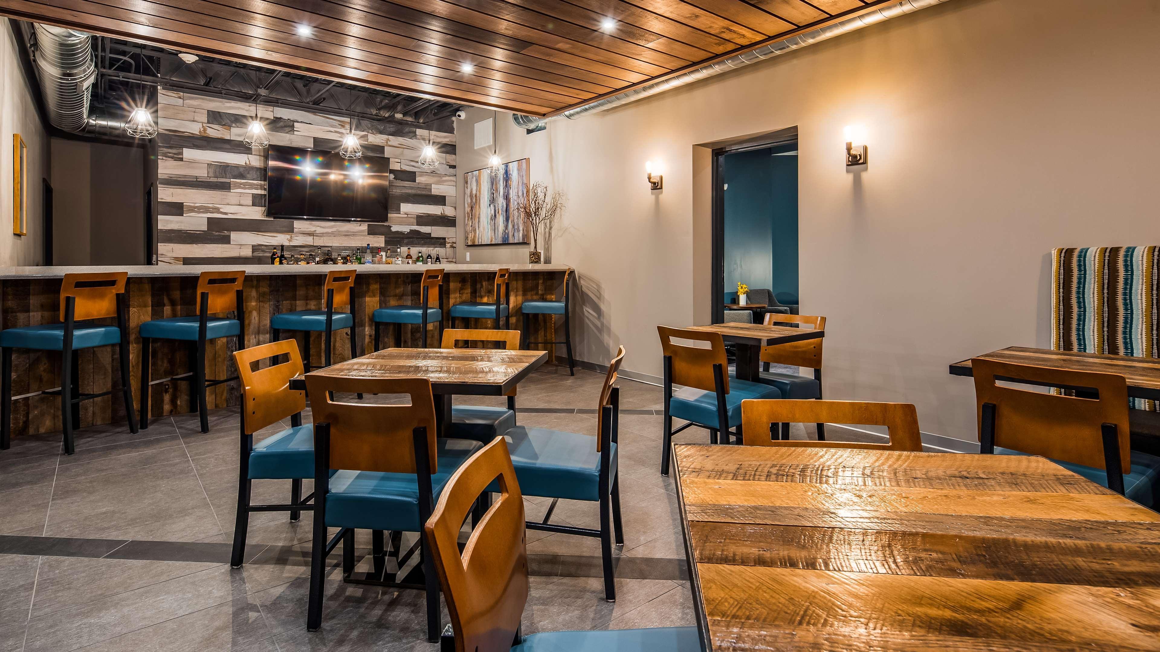 Best Western Plus Okotoks Inn & Suites מראה חיצוני תמונה