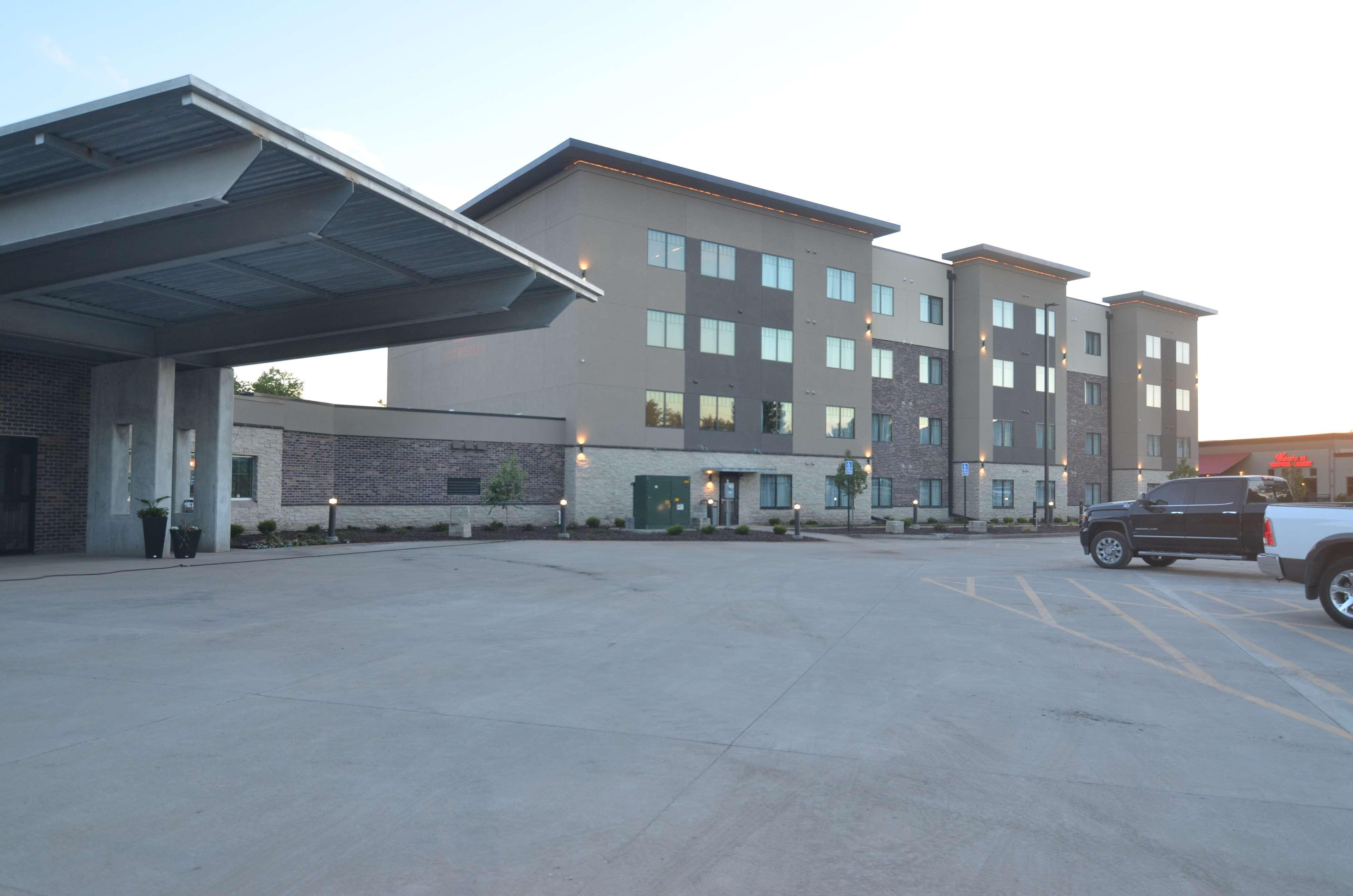 Best Western Plus Okotoks Inn & Suites מראה חיצוני תמונה