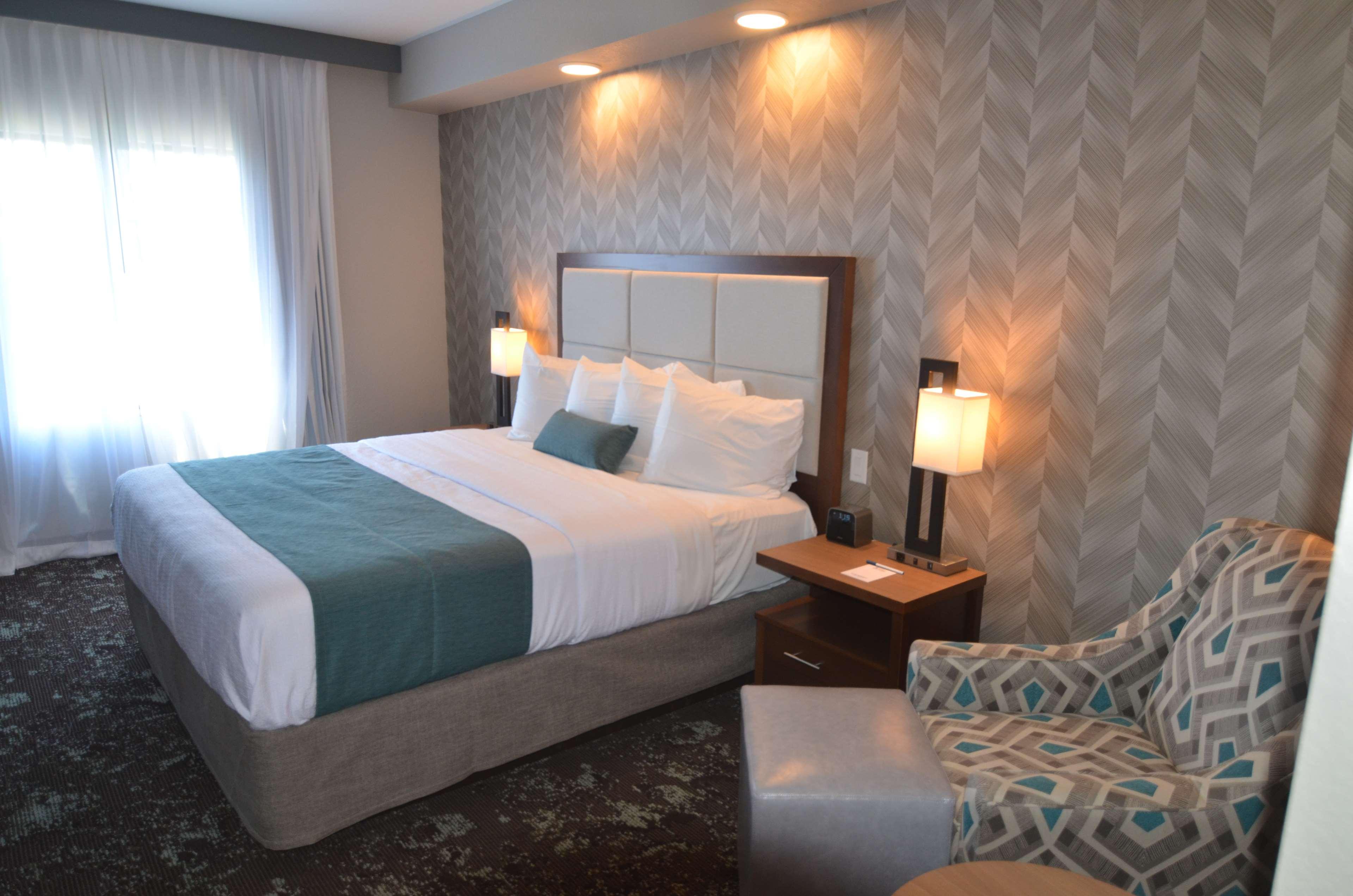 Best Western Plus Okotoks Inn & Suites מראה חיצוני תמונה