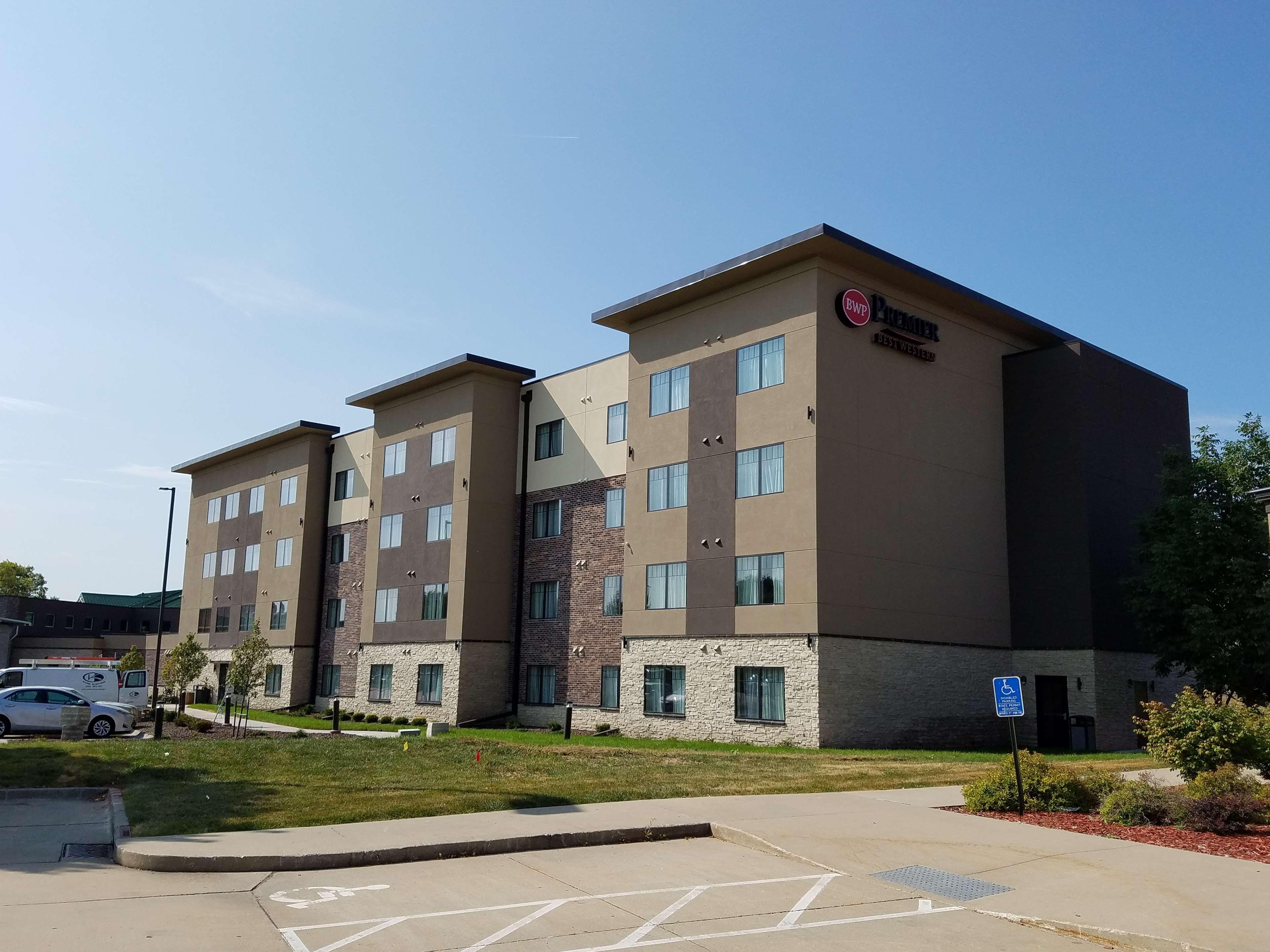 Best Western Plus Okotoks Inn & Suites מראה חיצוני תמונה