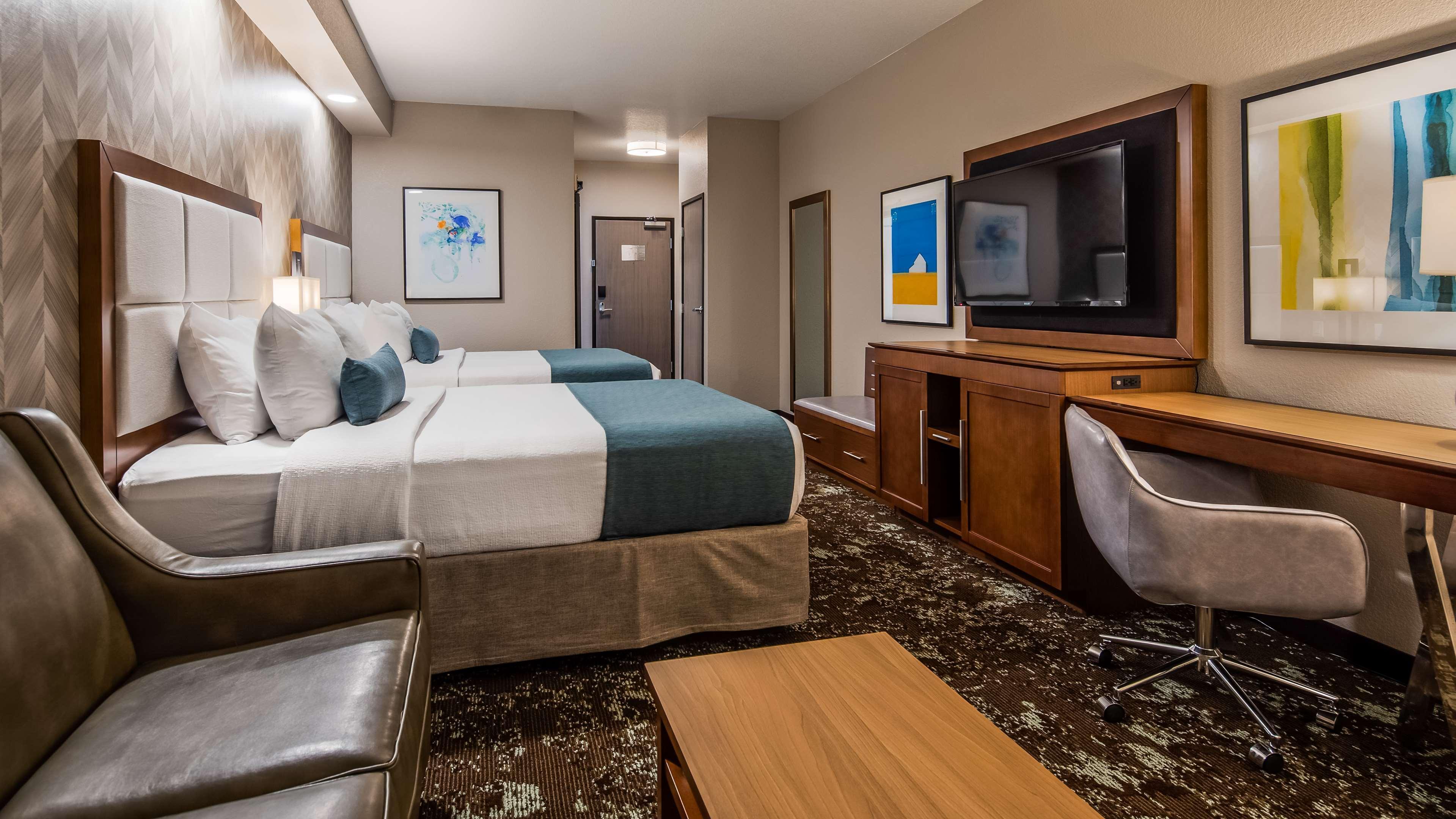 Best Western Plus Okotoks Inn & Suites מראה חיצוני תמונה