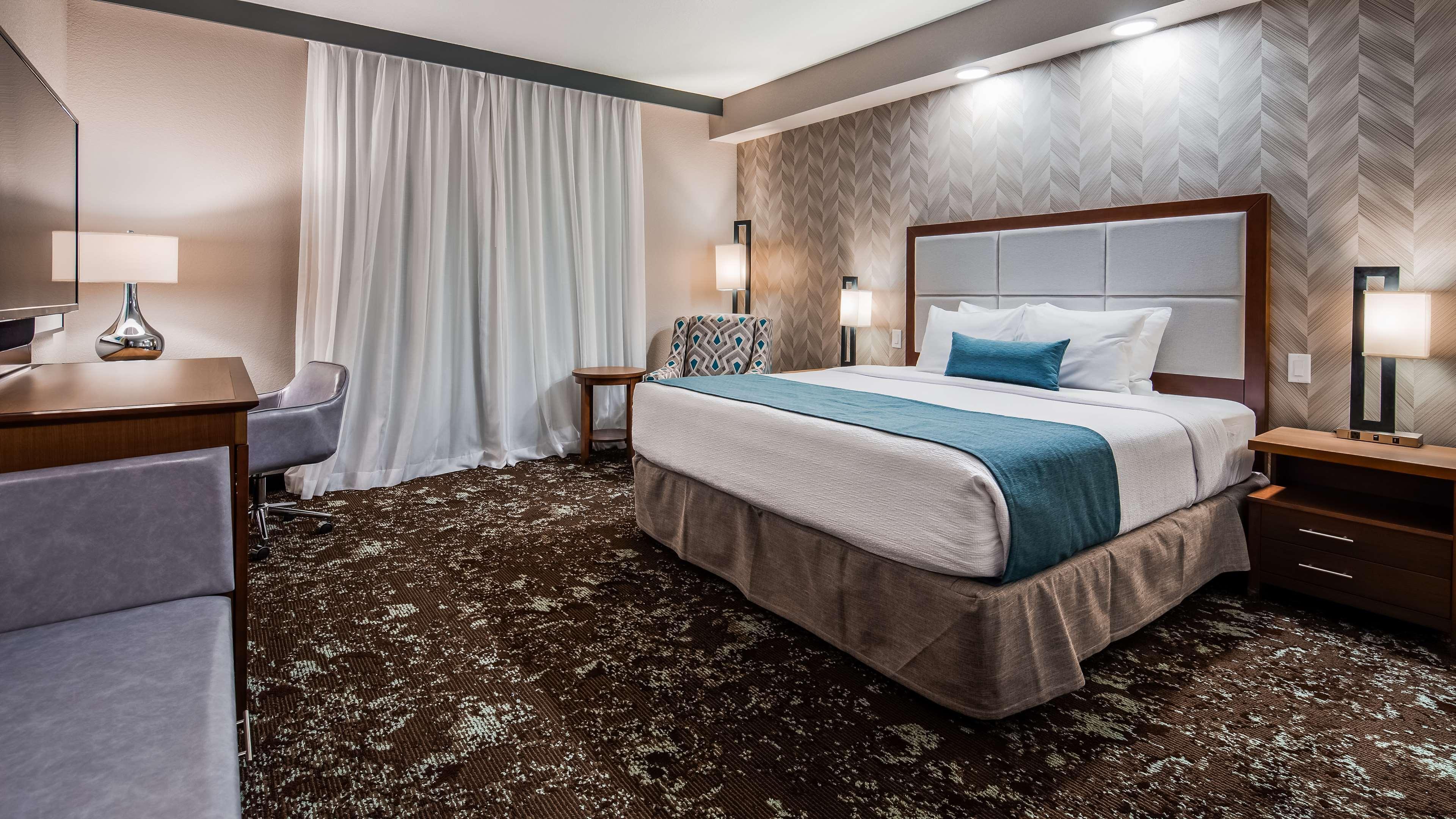 Best Western Plus Okotoks Inn & Suites מראה חיצוני תמונה