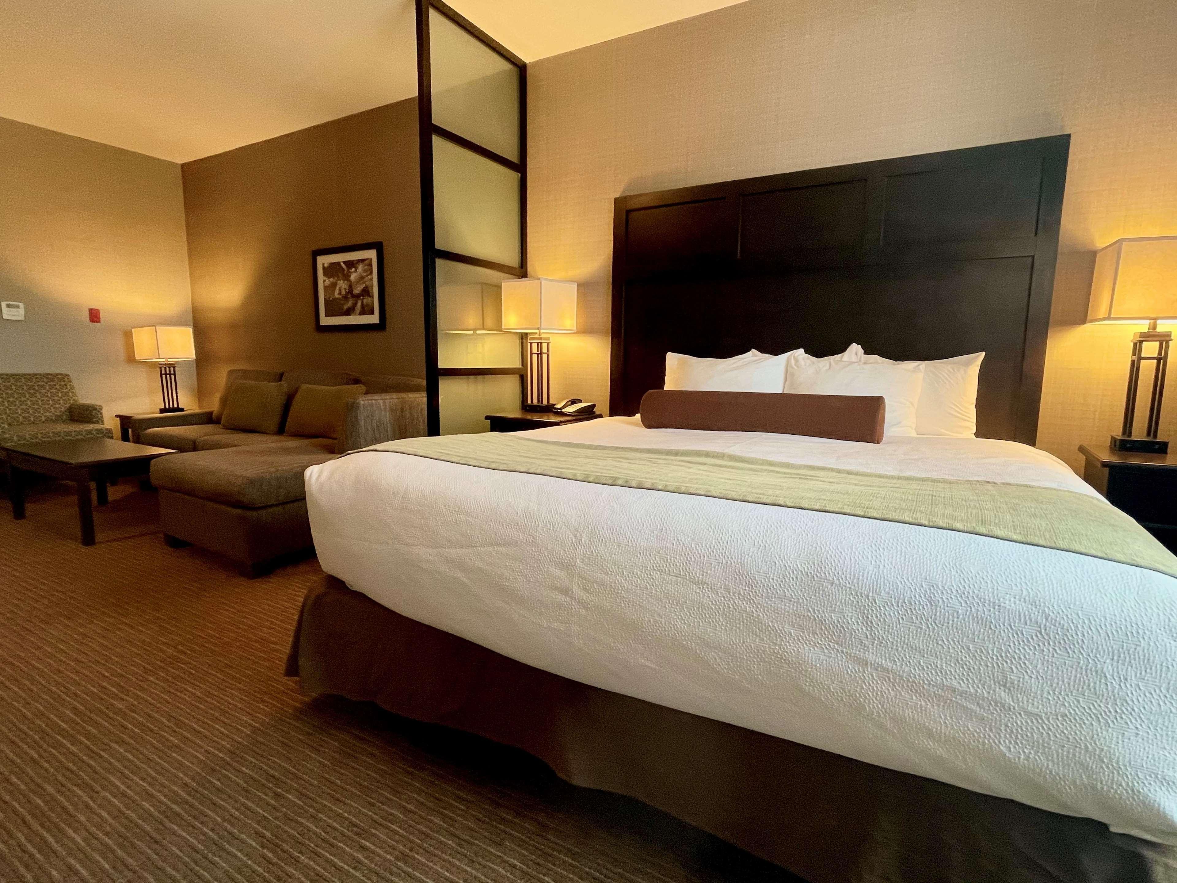 Best Western Plus Okotoks Inn & Suites מראה חיצוני תמונה